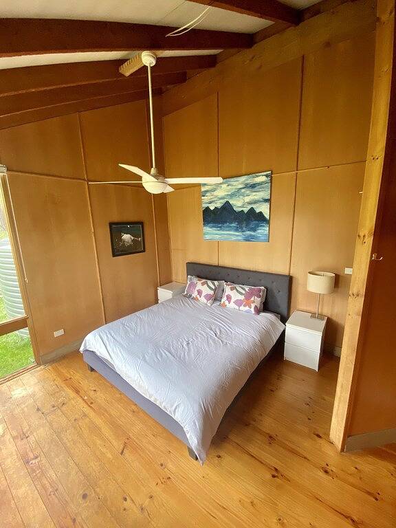 Charming off-grid cabin with room to explore in Shire of Wellington