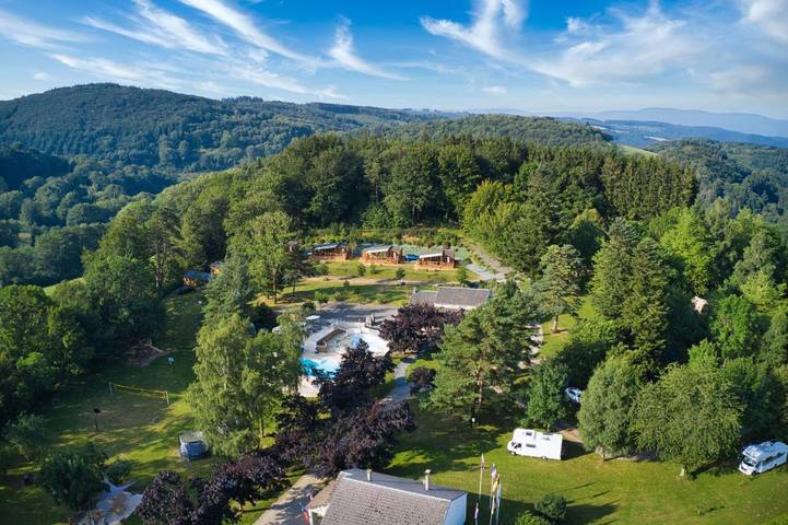 Location de vacances pour 6 personnes, avec Terrasse et Jardin ainsi que Bassin pour enfant et Piscine à Le Bez