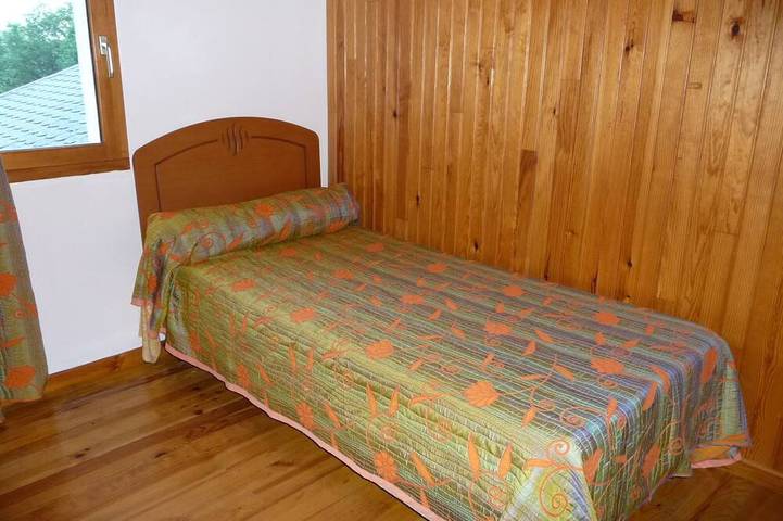 Gîte pour 5 personnes, avec terrasse et jardin à Dourbies - 4