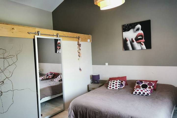 Location de vacances pour 10 personnes, avec terrasse ainsi que jacuzzi et jardin à Semussac - 2