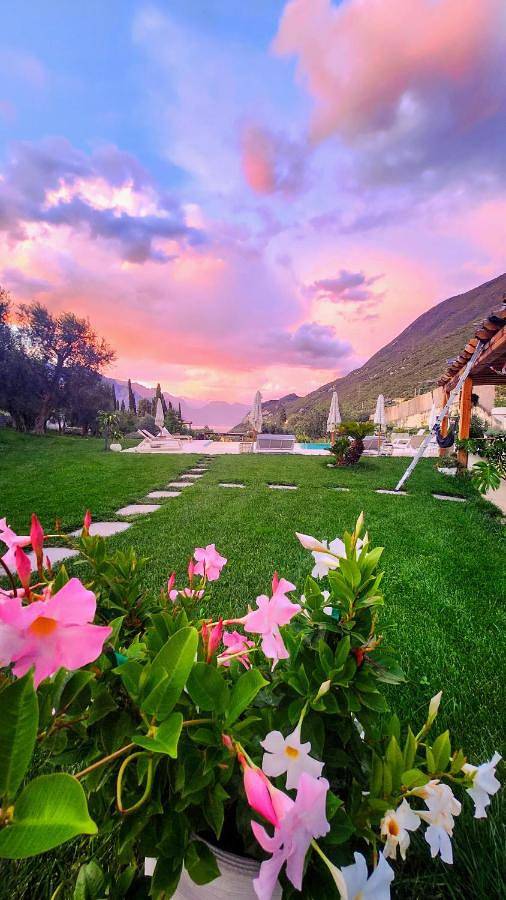 B&B für 2 Personen, mit Terrasse und Garten sowie Pool und Ausblick in Malcesine