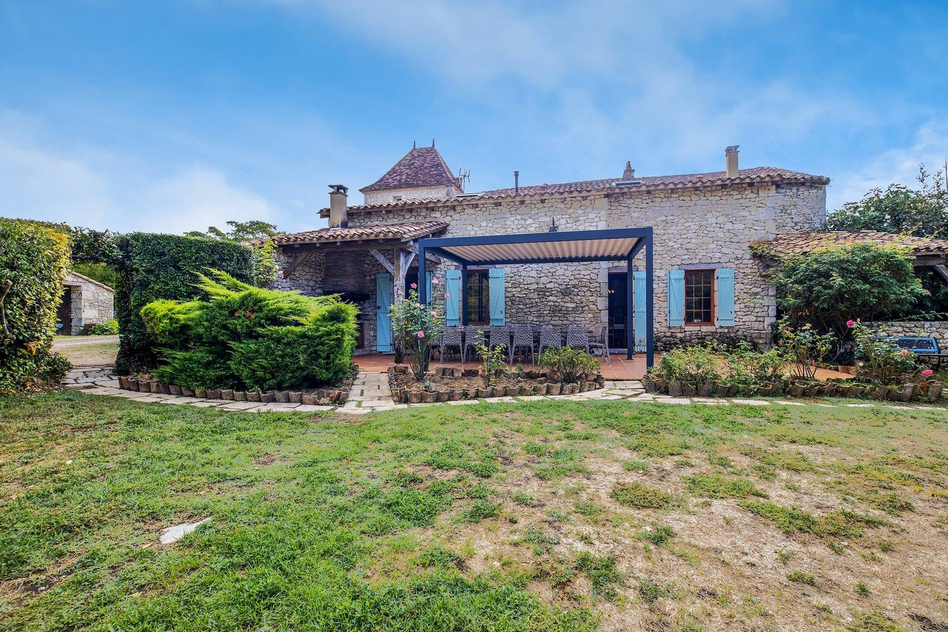 Geräumiges Haus in Thenac mit Privatpool in Thénac, Périgord Pourpre
