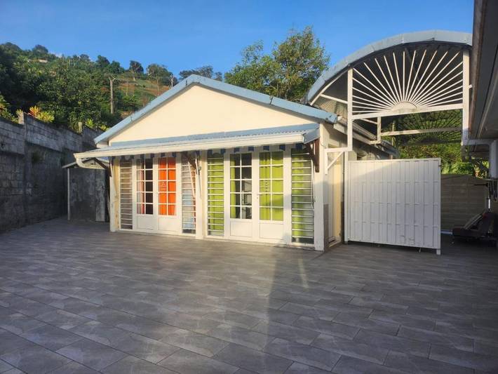 Location de vacances pour 4 personnes, avec terrasse et jardin dans La Soufrière