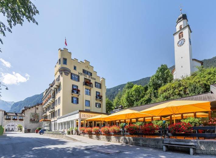 Hôtel pour 3 personnes, avec sauna et piscine ainsi que vue et jardin, animaux acceptés à Andeer