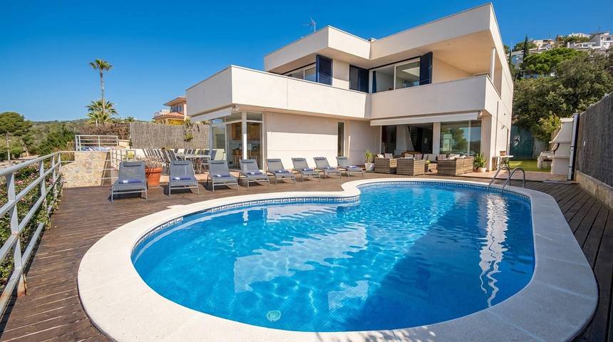 Villa für 8 Personen, mit Meerblick und Garten sowie Pool, mit Haustier
