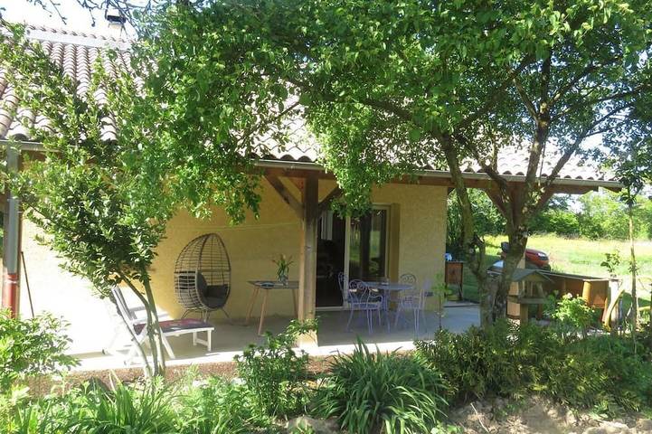 Location de vacances pour 4 personnes, avec Jardin dans Dommartin (Ain)
