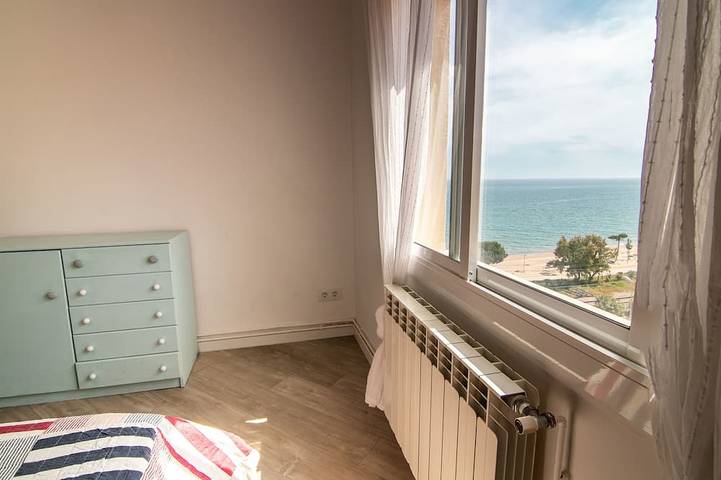 Ganze Wohnung, Stylish sea-view apartment with parking and Wi-Fi in Pineda de Mar, Costa del Maresme