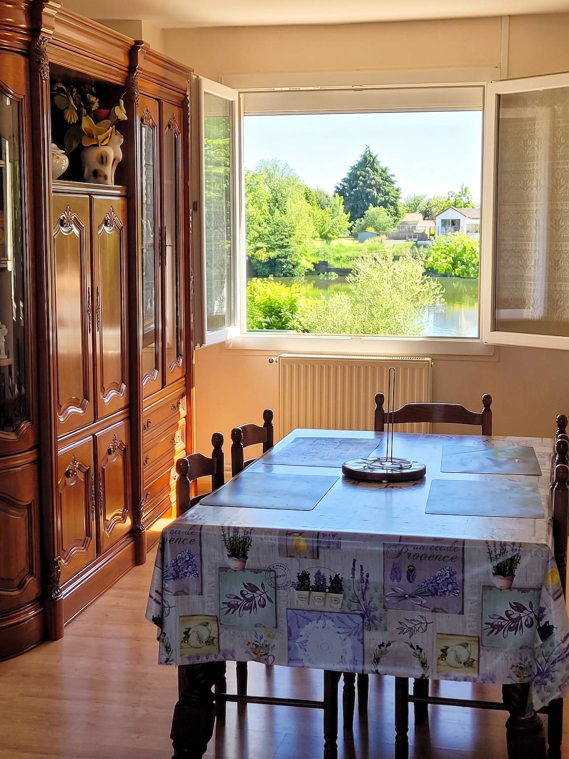 Geheel appartement, Gezinsappartement met tuin en meerzicht in Clairac, Marmande en omgeving