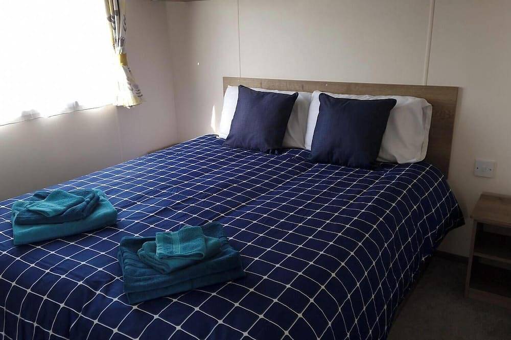 Felixstowe Sea Views. Cosy 2-bedroom static caravan, parking, wifi, in Felixstowe, Suffolk