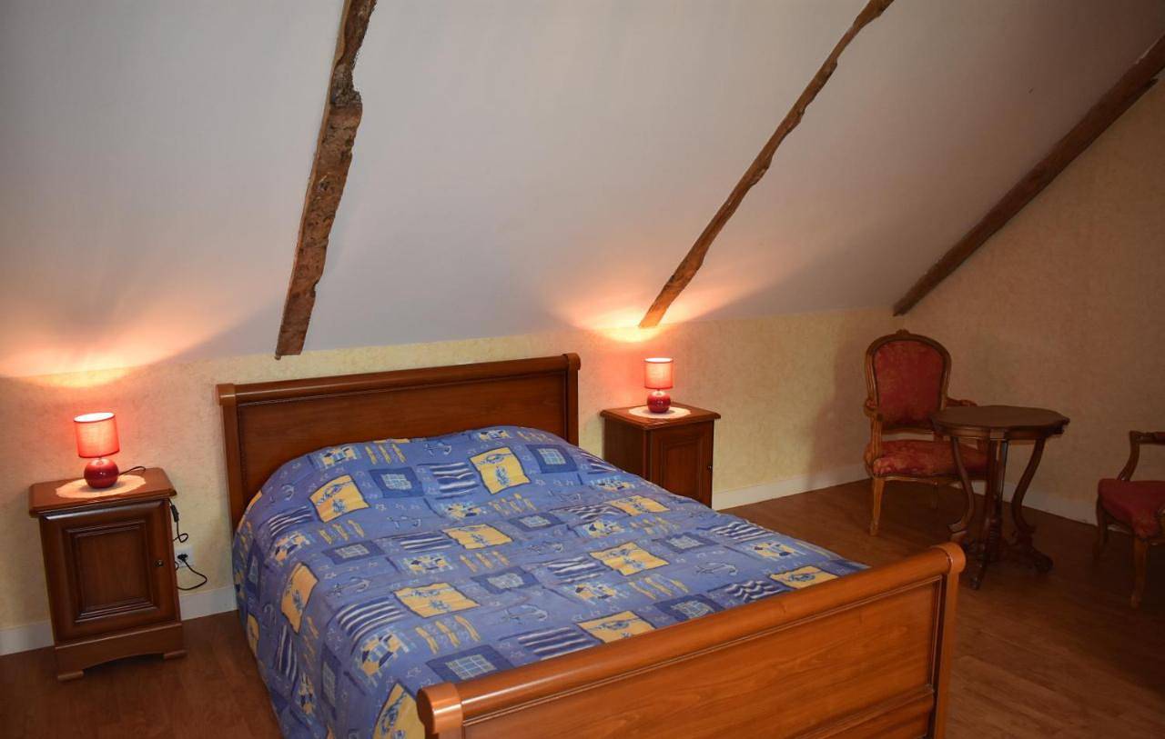 Five-Bedroom House in La Celle-sous-Gouzon, Région de Guéret