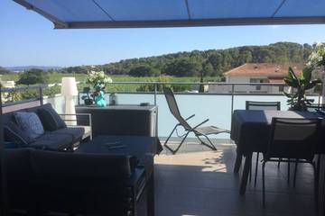 Gîte pour 4 personnes, avec terrasse dans Golf Grand Jardin