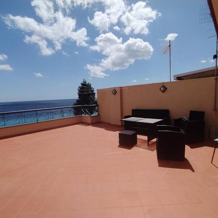 Gîte pour 5 personnes, avec vue et terrasse à Scaletta Zanclea - 2