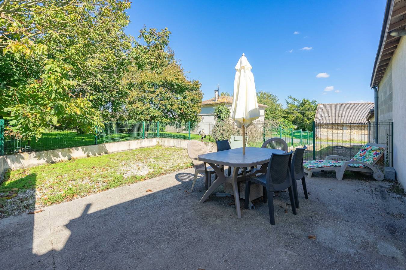 Casa de Vacaciones 'À La Campagne' con Terraza Privada, Jardín Compartido y Wi-Fi in Allas-Bocage, Región de Jonzac