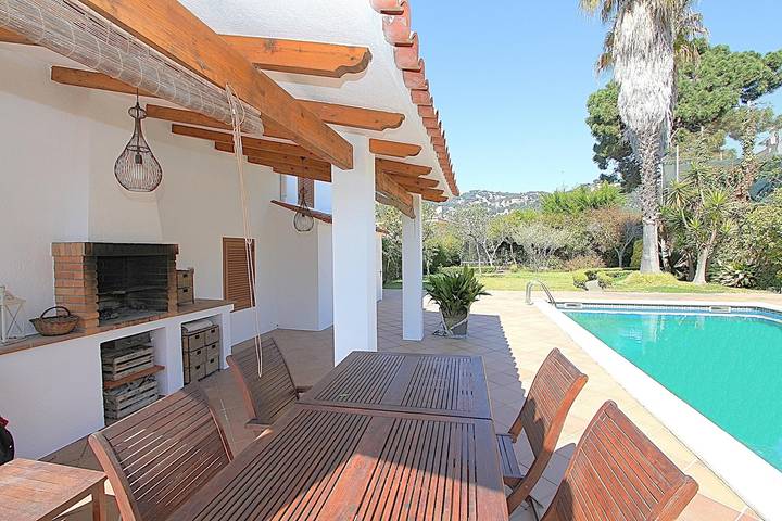 Casa rural para 8 personas, con vistas al mar además de jardín y terraza, Se admiten mascotas en Canyelles - 3