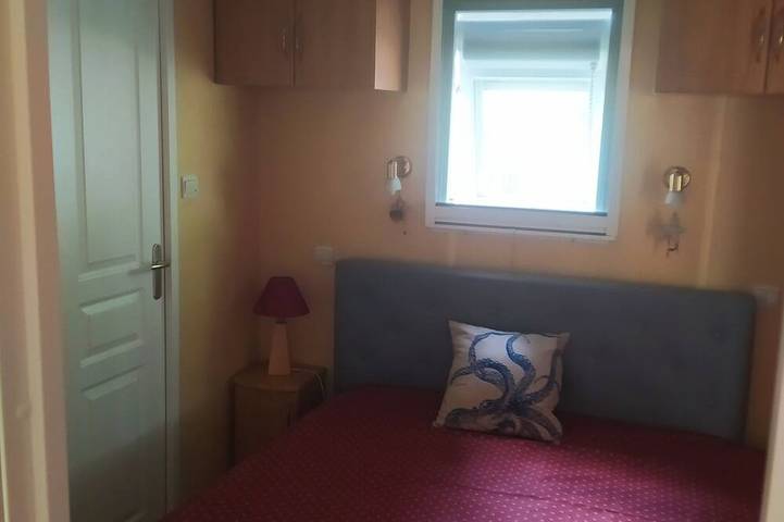 Location de vacances pour 7 personnes, avec terrasse ainsi que jardin et piscine à Saint-Cyr-en-Talmondais - 2