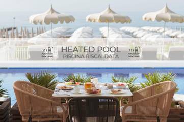 Hotel für 2 Personen, mit Kinderpool und Pool sowie Ausblick und Balkon in Jesolo