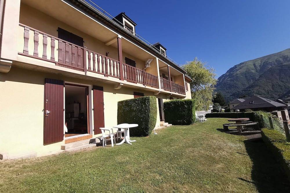 Appartement entier, Studio de plain-pied avec vue sur la vallée de Luz St Sauveur - jardin privé in Sazos, Parc national des Pyrénées