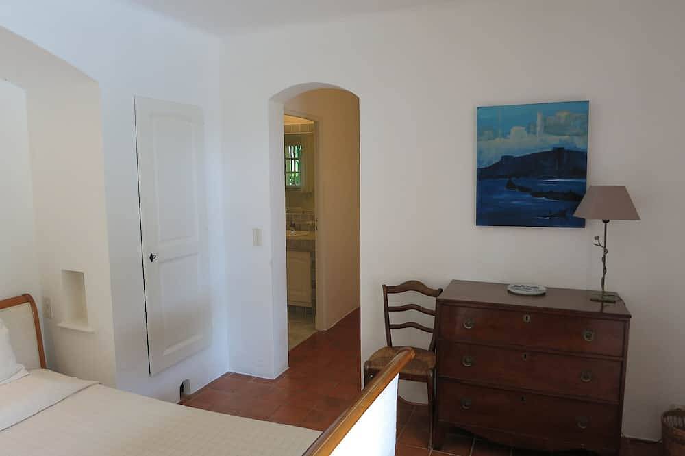 Propriété de charme, vue panoramique sur mer, piscine, tennis privé, clim in l'Escalet, Ramatuelle