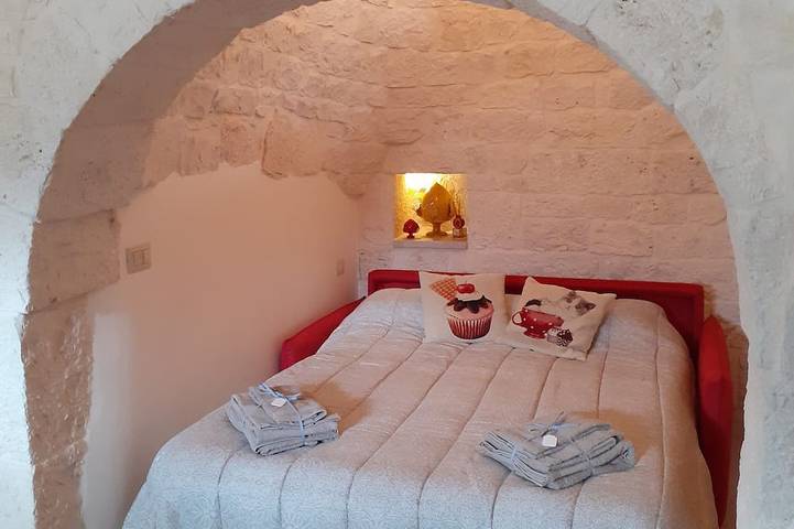 Trullo surrounded by nature with a beautiful view a stone's throw from the center in Alberobello, Alberobello und Umgebung