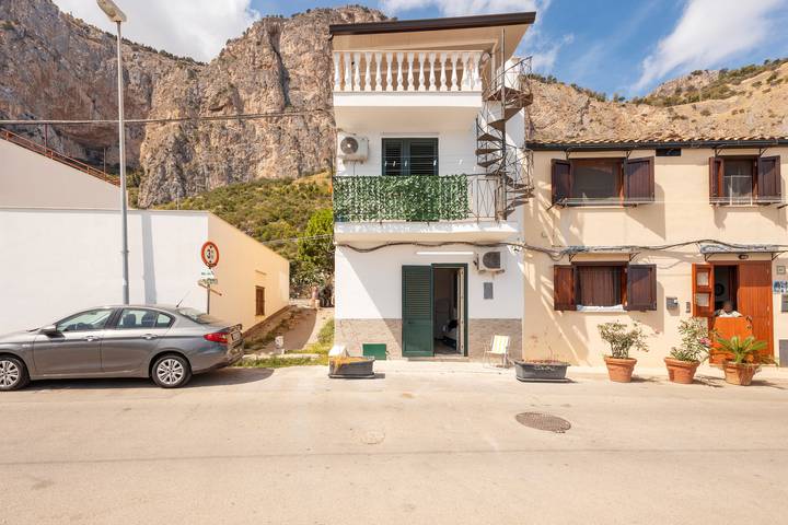 Vacation rental for 4 people in Palermo