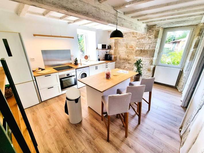 Gîte pour 10 personnes, avec vue et terrasse, animaux acceptés à Aguts