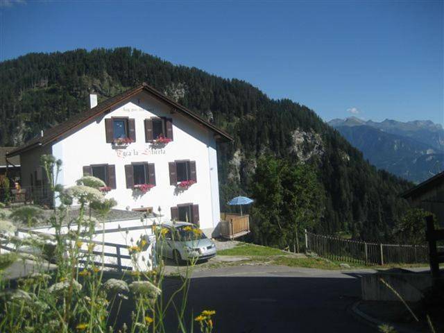 Ferienhaus für 9 Personen, mit Balkon und Terrasse sowie Sauna und Ausblick