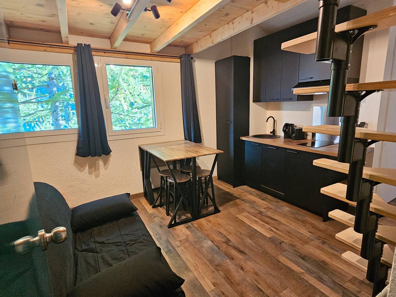 Appartement entier, Appartement 'Les Pins Cembro' avec vue sur la montagne et Wi-Fi in Isola 2000, Isola