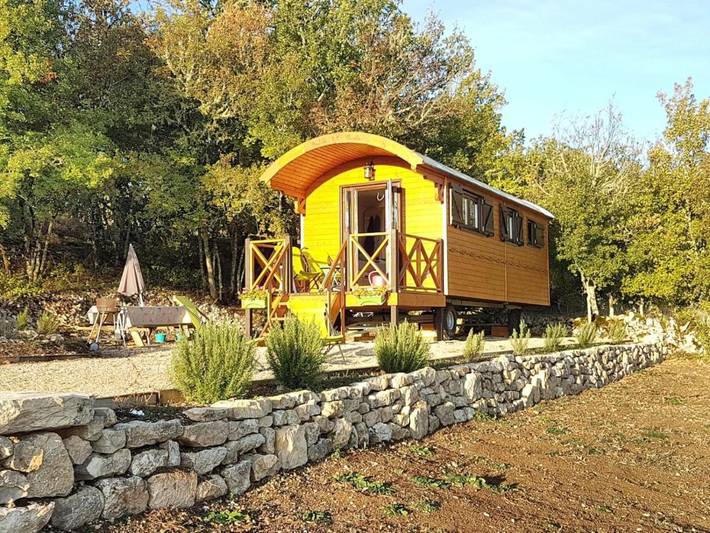 Maison de campagne pour 4 personnes, avec piscine ainsi que vue et jardin, animaux acceptés