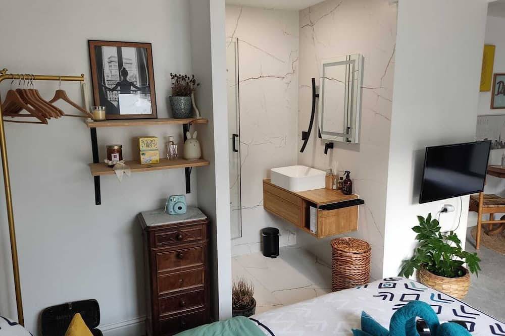 Ganze Wohnung, Superbe appartement avec jacuzzi avec jardin privé in Bron, Rhône