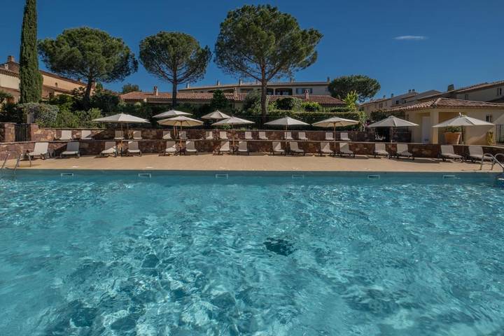 Vakantiehuis voor 6 personen, with Balkon and Whirlpool as well as Terras and Tuin in La Motte