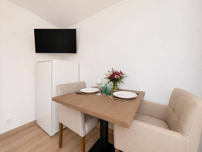 Gîte pour 2 personnes, avec Jacuzzi et Terrasse ainsi que Jardin et Piscine à Marigny-Brizay - 4