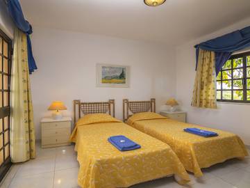 Holiday Rental for 8 People in Armação de Pera, Faro District, Photo 3