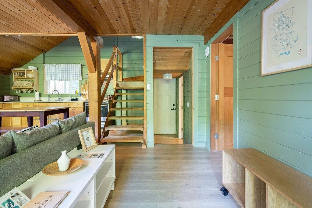 Log Cabin for 6 Guests in Alberni Clayoquot