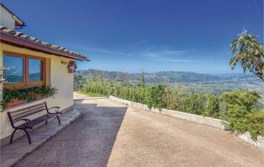 Gîte pour 5 personnes, avec jardin et terrasse à Camaiore