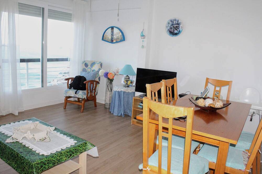 Entire apartment, Benidorm Poniente, 6P,Wifi free, Pool,Parking, beach 5 min., 2bedrooms, 2baths in Benidorm, Costa Blanca