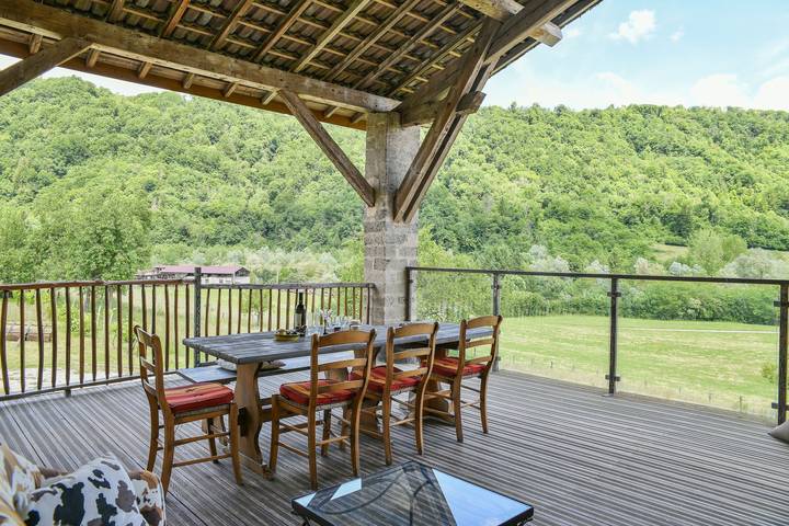 Casita de campo 'Entre Lacs Et Montagne' con vistas a la montaña, Wi-Fi y aire acondicionado in Saint-Bueil, Región de La Tour-du-Pin