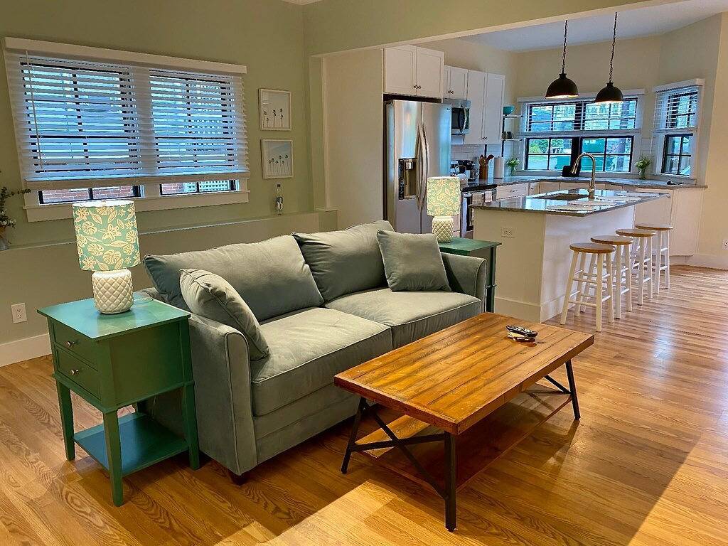 Ganze Wohnung, Recently Renovated 2 Bed 1 Bath (Dog Friendly) Apartment in the Broadway Neighborhood in Newport, Newport County