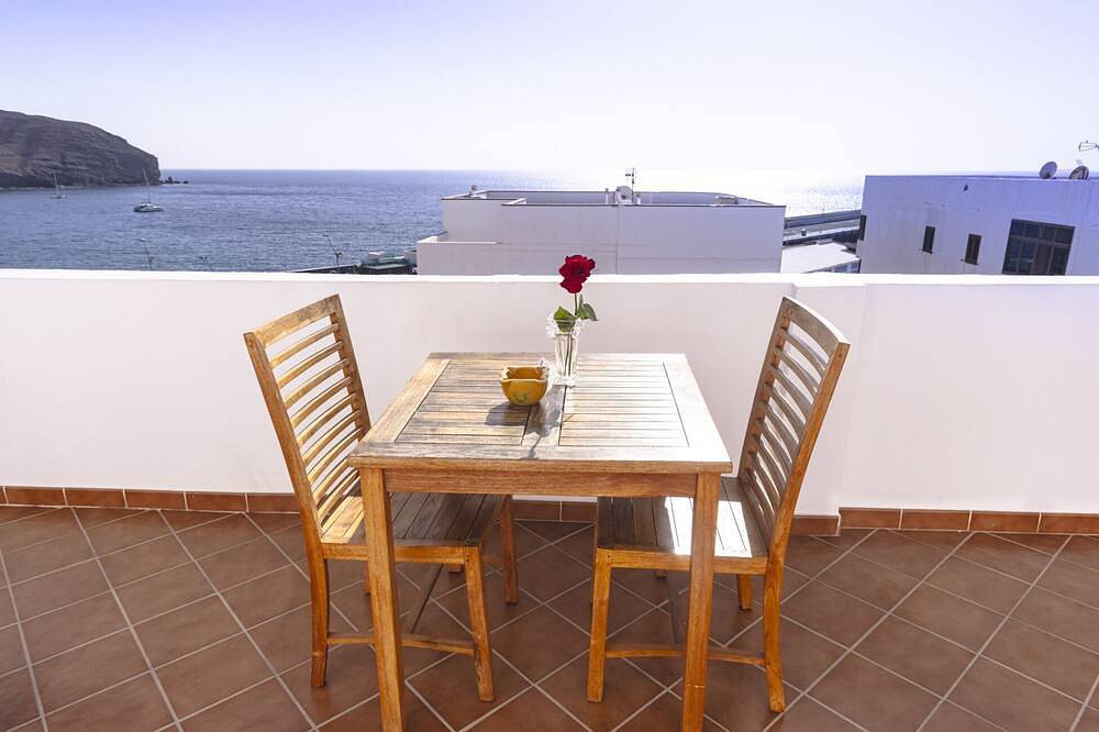 Apartamento entero, Apartamento con terraza, vistas al mar, junto a la playa, Wifi gratis y Tv Sa in Playa de Gran Tarajal, Gran Tarajal
