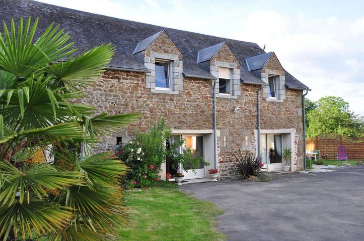 Chambre d’hôte pour 4 personnes, avec terrasse à Saint-Georges-Buttavent