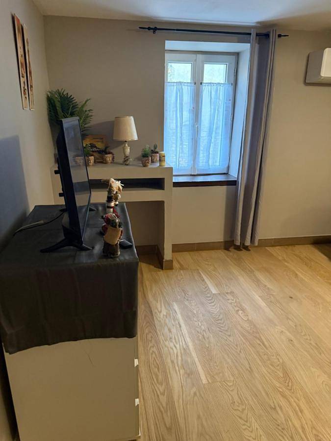 Gîte pour 2 personnes, avec terrasse à Conilhac-Corbières