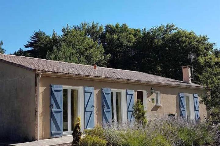Location de vacances pour 5 personnes, avec jardin et piscine à Cuxac-Cabardès