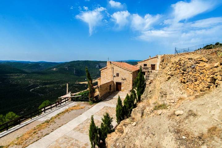 Apartamento para 5 personas, con Balcón y Terraza además de Jardín y Vistas al lago en Forcall