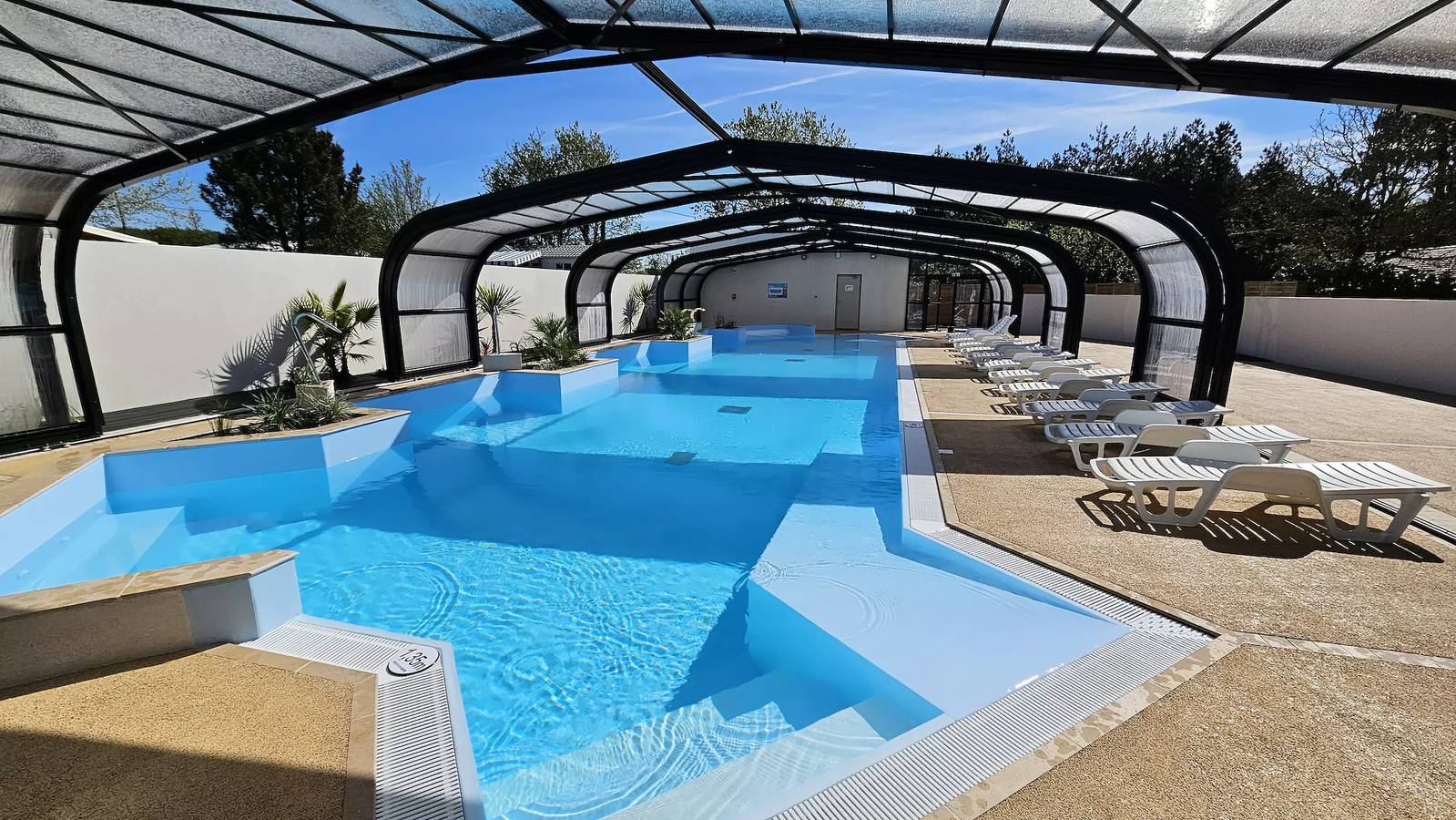 Bungalow toilé sans sanitaire 2 chambres 4 personnes in Saint-Christophe-du-Ligneron, Vallée de la Loire