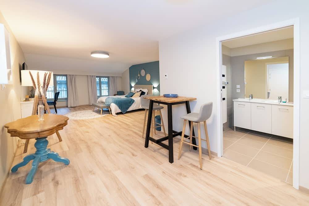 Appartement entier, Appartement Plein de Charme, au Cœur de la Ville de Mâcon in Mâcon, Région de Mâcon