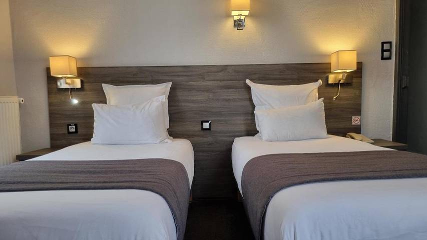 Hôtel pour 3 personnes, avec terrasse dans Gare De Chambery Challes Les Eaux