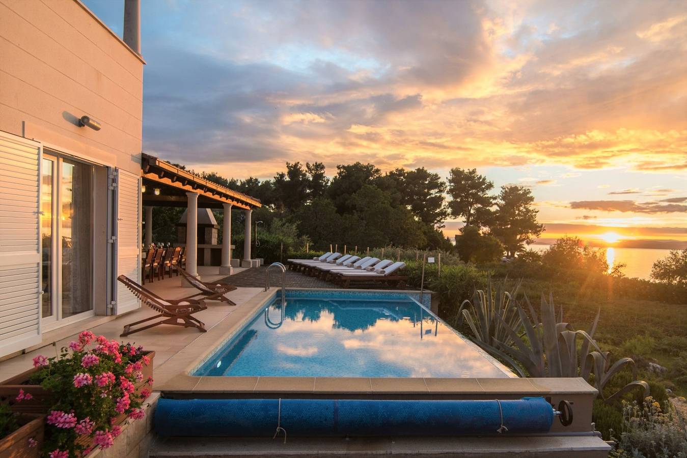 Luxury Seafront Villa Mediterranean with Pool in Mirca, Supetar