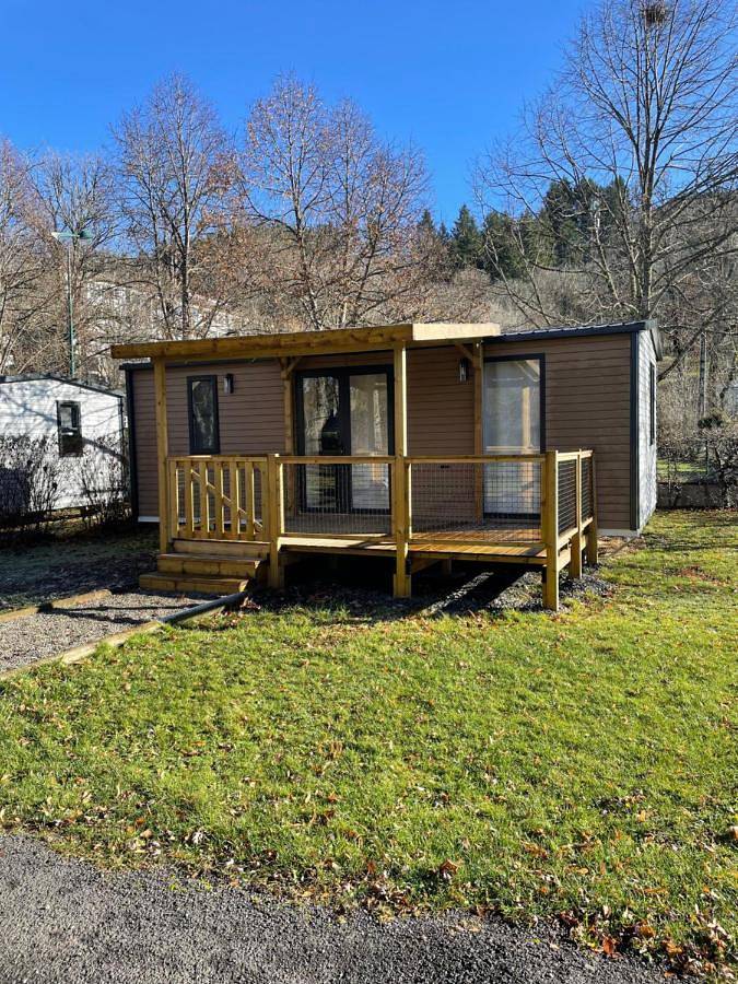 Parc de vacances pour 4 personnes, avec jardin et terrasse, animaux acceptés en Auvergne