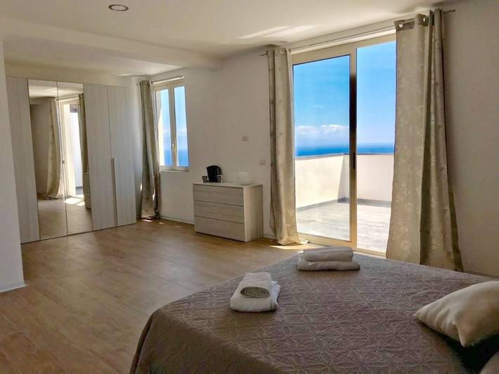 Chambre d’hôte pour 3 personnes, avec piscine et balcon ainsi que jardin et vue à Taormina - 2