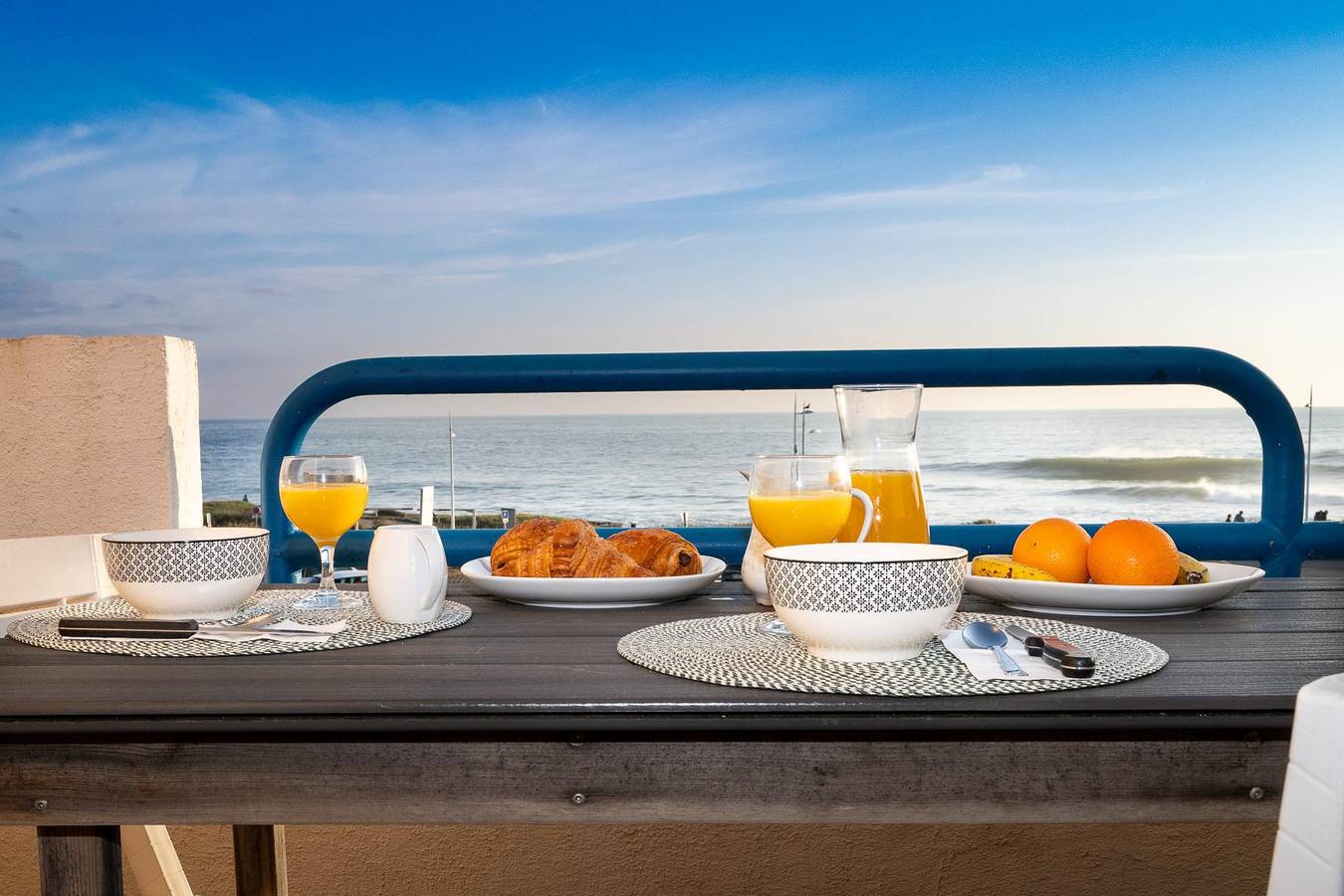 Entire apartment, Superbe vue mer pour 2 adultes/2enfants in Château-d'Olonne, Les Sables-d'Olonne