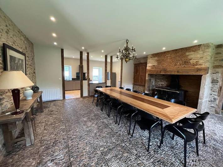 Location de vacances pour 7 personnes, avec terrasse et piscine à La Porcherie - 4